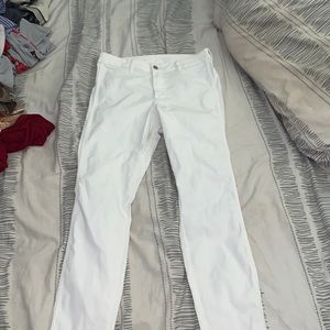 White skinny jeans
